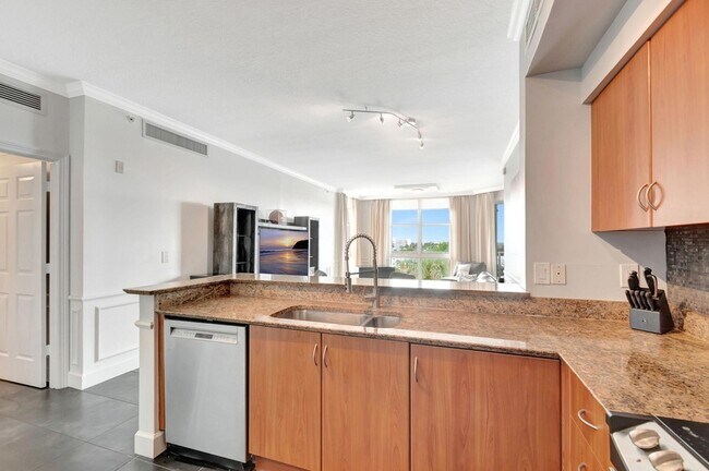 Building Photo - 804 E Windward Way