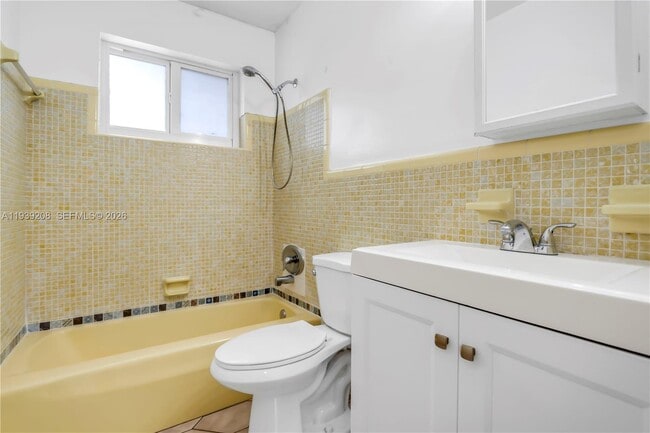 Building Photo - 137 NE 1st Ct