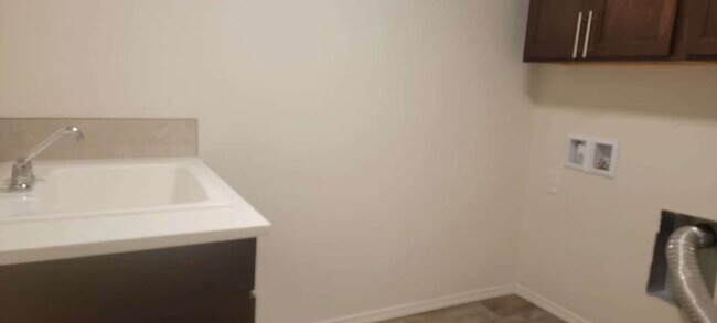 Building Photo - Master Suite and Junior Suite with its own attached bathroom