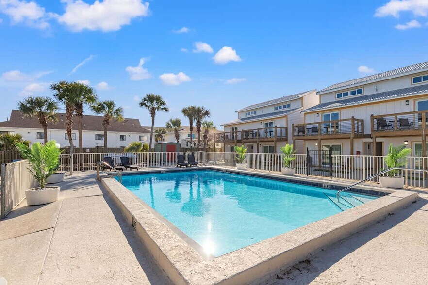 Building Photo - 8115 Thomas Dr