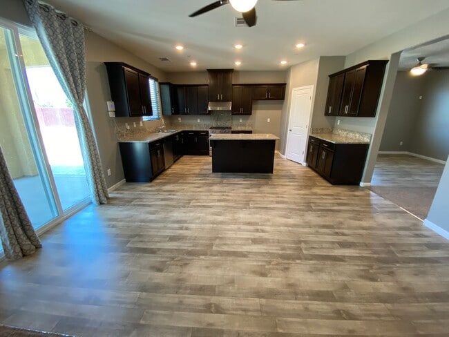 Building Photo - Beautiful home in desirable neighborhood for rent in Visalia CA