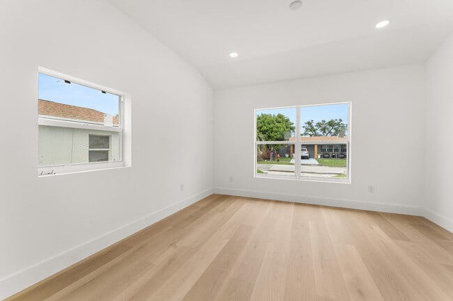 Building Photo - 111 W 35th St