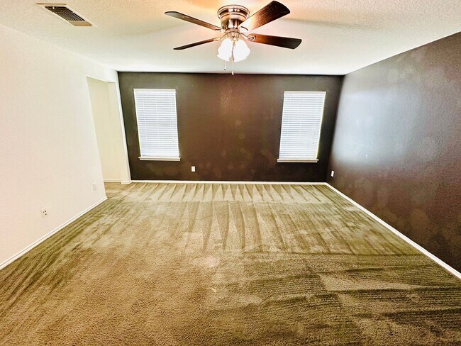 Building Photo - Your Dream Awaits! A Charming 4 bedroom 2....