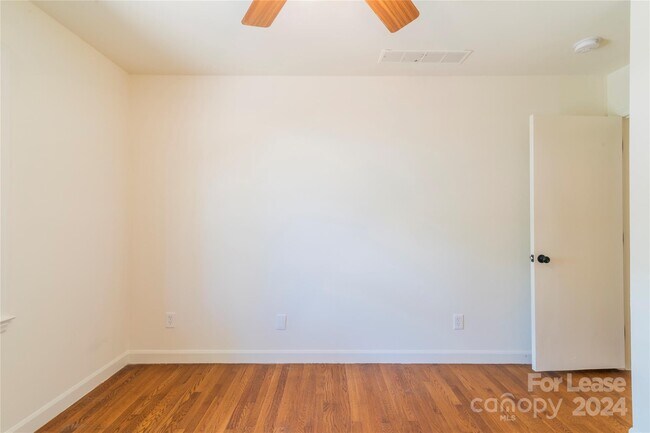 Building Photo - 5020 Coronado Dr