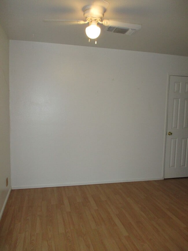 Building Photo - 731 Northampton Dr