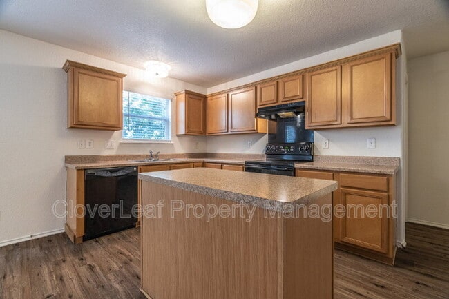 Building Photo - 446 S Water Ln