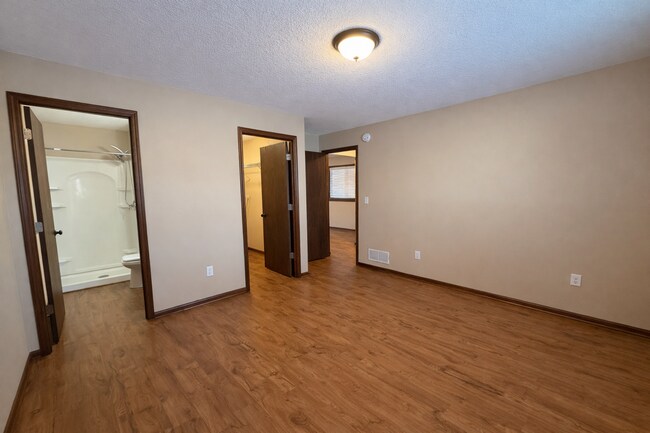 Building Photo - Beautiful 4bed 3bath Single Family Home In Sartell