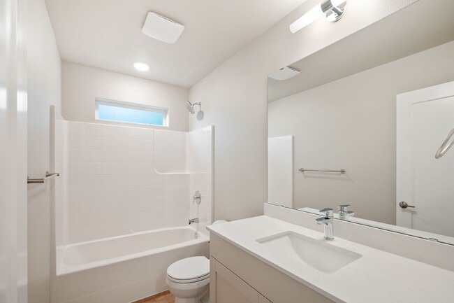 Building Photo - NEW Bothell Townhome | 4 Bedroom | $3600