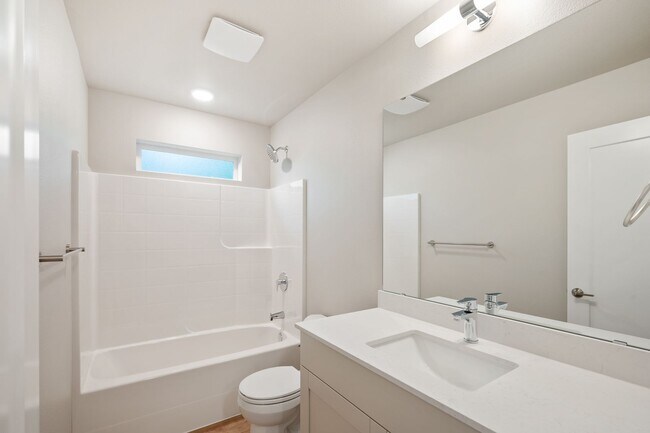 Building Photo - NEW Bothell Townhome | 4 Bedroom | $3,900