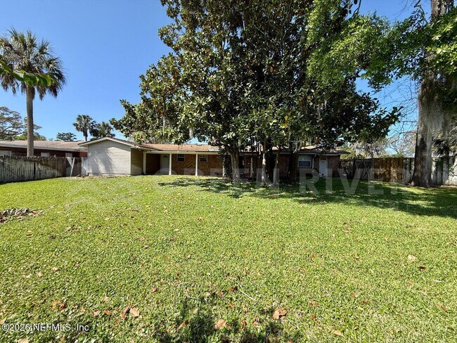 Building Photo - 2 Fairway Rd