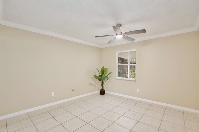 Building Photo - Beautifully Remodeled 1 bed 1 bath Villa n...