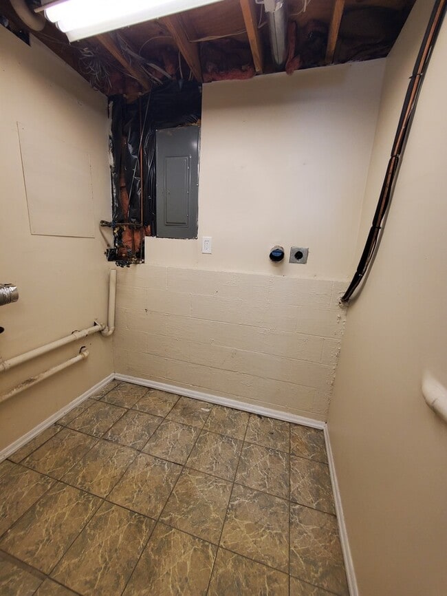 Building Photo - 3157 Millbury Ave