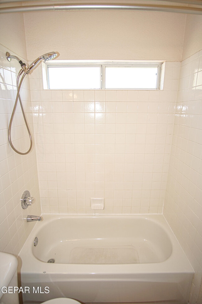 Building Photo - 1316 Desierto Azul Dr