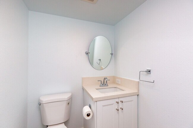 Building Photo - 2 Bedroom Condo in the Villa La Jolla Community