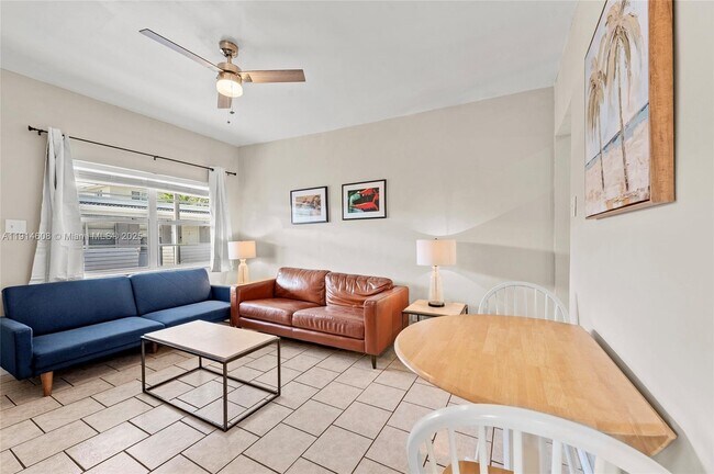 Building Photo - 1127 NE 5th Ave