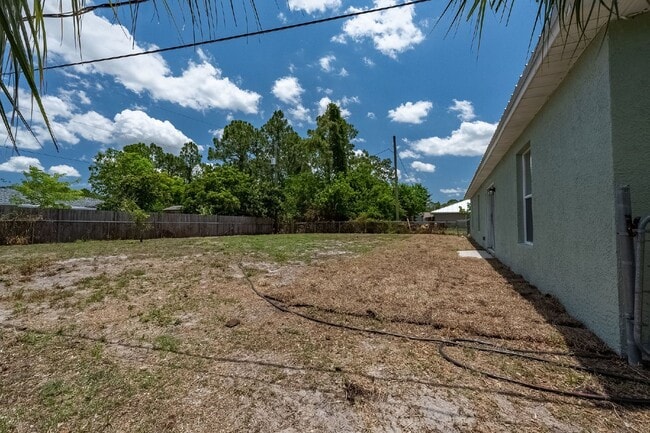 Building Photo - Charming 3-Bed, 2-Bath Home in Palm Bay