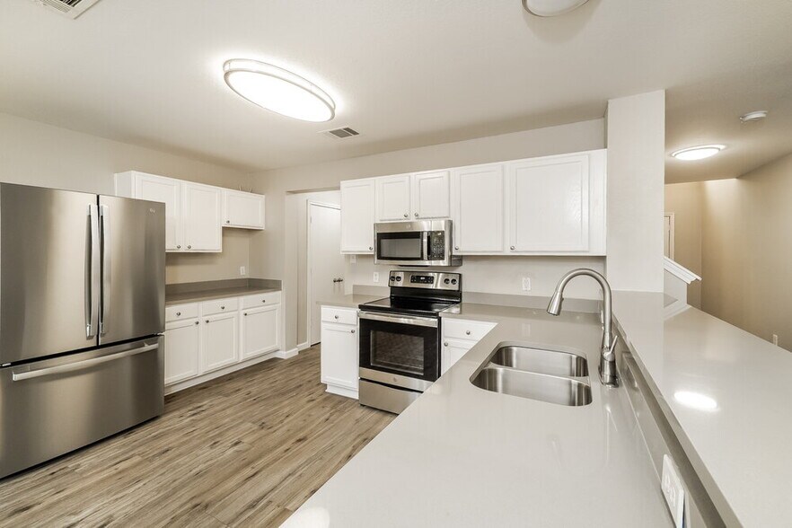 Building Photo - 208 Rinehardt St