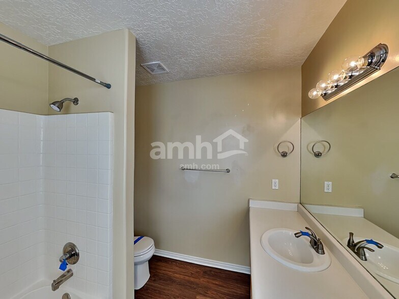 Building Photo - 5466 Midland Dr