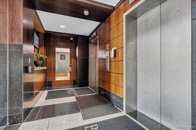 Building Photo - 411 S Old Woodward Ave