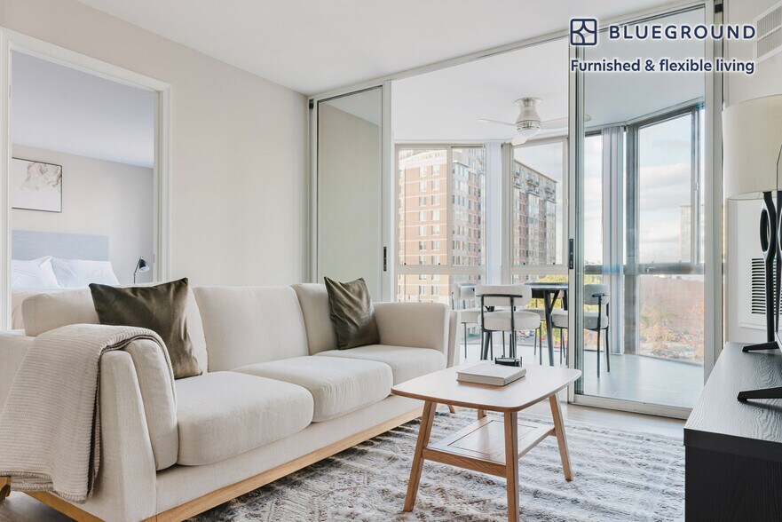 Primary Photo - 450 Massachusetts Ave NW