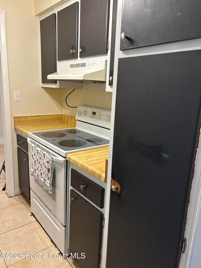 Building Photo - 310 Taylor Ave