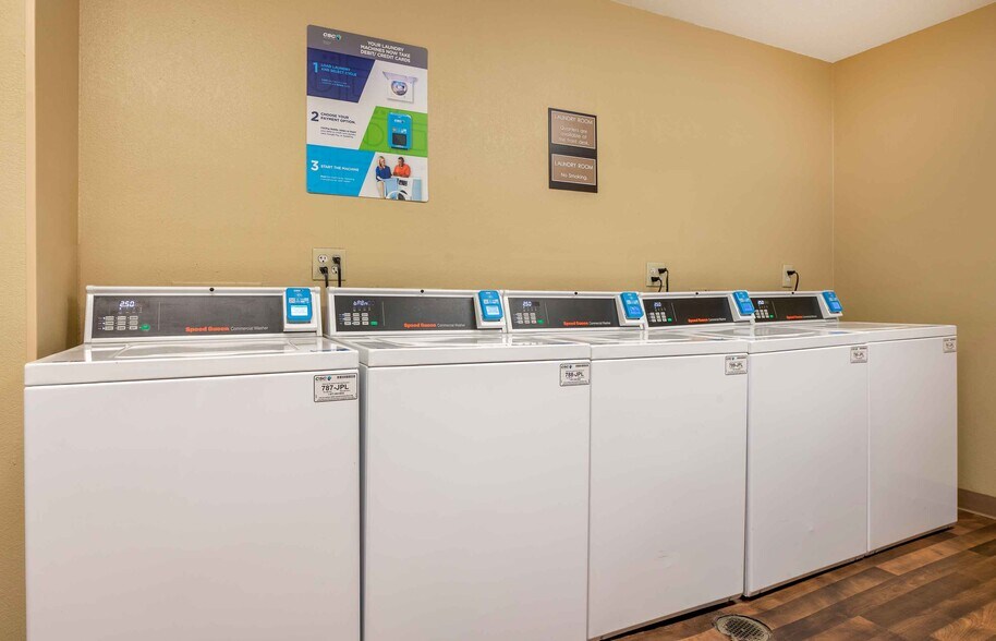 Building Photo - Furnished Studio-Cincinnati - Blue Ash - Kenwood Road