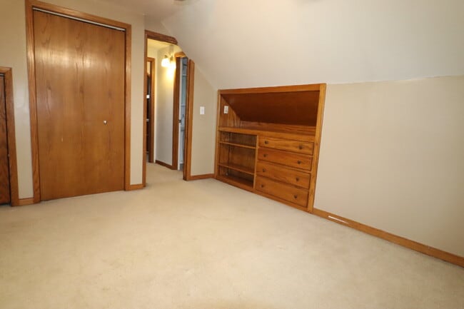 Building Photo - "Spacious 4-Bedroom 2 Bath with Finished B...