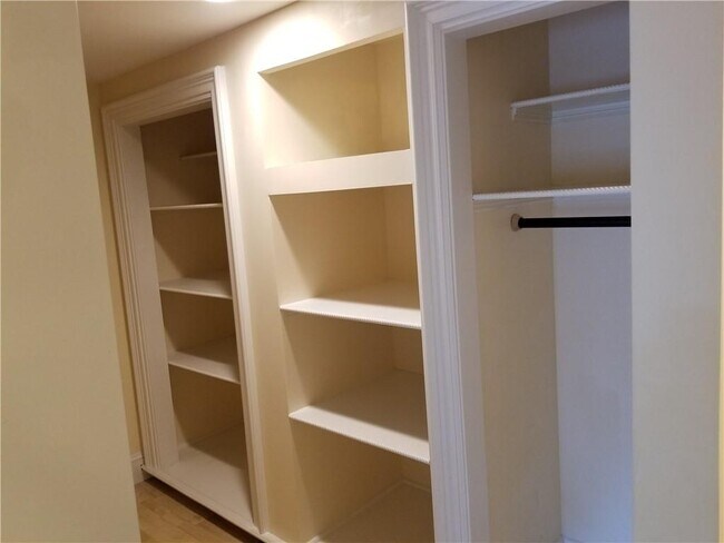 Building Photo - 16 Clearview Ave