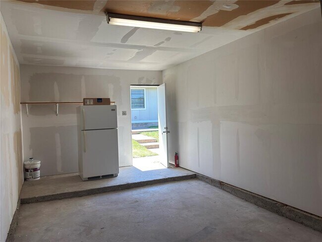 Building Photo - 1614 W Braker Ln