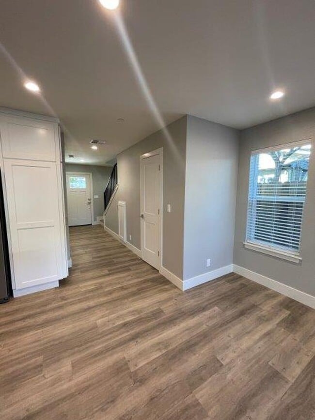 Building Photo - Tahoe Park 2 Bedroom Near UC Davis Med Center