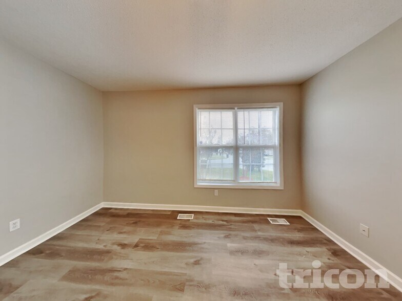 Building Photo - 701 Avondale Dr