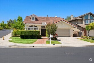 Building Photo - Beautiful Updated Corner Lot 3 Bed 3 Bath ...