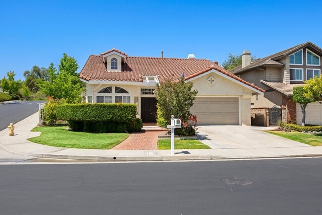 Primary Photo - Beautiful Updated Corner Lot 3 Bed 3 Bath ...