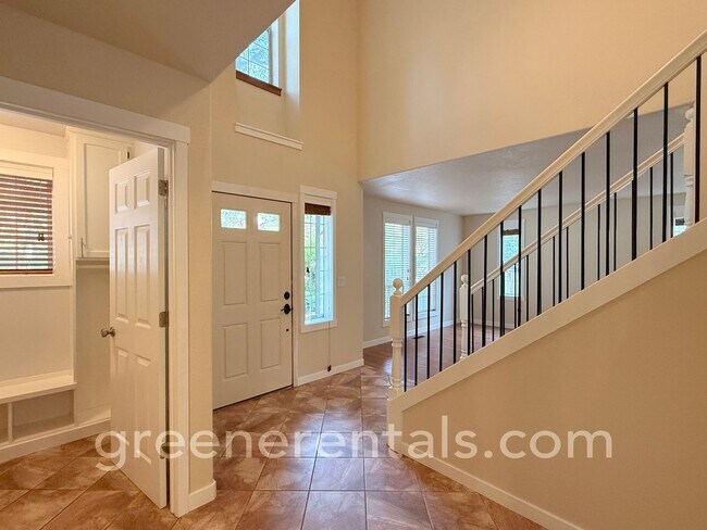 Building Photo - Beautiful 4BD/2.5BA West Olympia Home in Quiet Neighborhood
