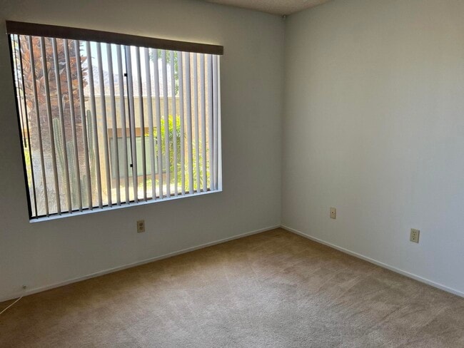 Building Photo - 47974 Oasis Ct