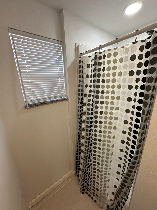 Building Photo - 109 E Jackson St