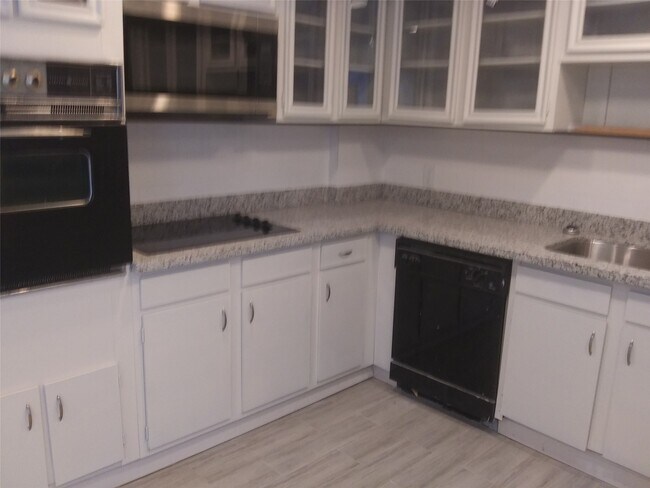 Building Photo - 9411 Bassoon Dr