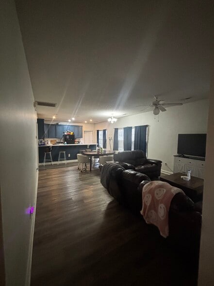 Building Photo - 403 Vereen Rd