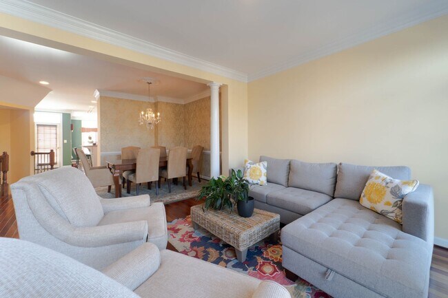 Building Photo - Well Appointed 3 Bedroom 3.5 Bath Townhome...