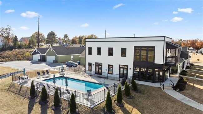 Building Photo - 1023 NE Hts Ln