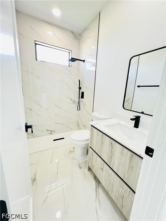 Building Photo - 1422 NE 20th St