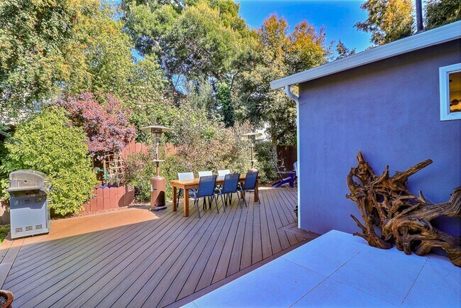 Building Photo - Stunning East Richmond Heights Home!