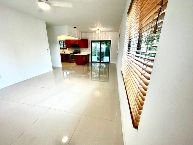 Building Photo - 1931 SW 17th Ct