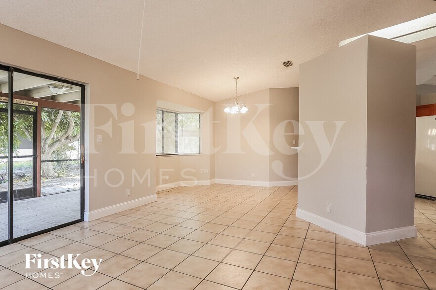 Building Photo - 1013 SW 49th Ave