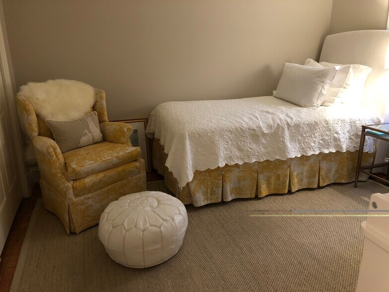 Guest bedroom - 1660 Beekman Pl NW