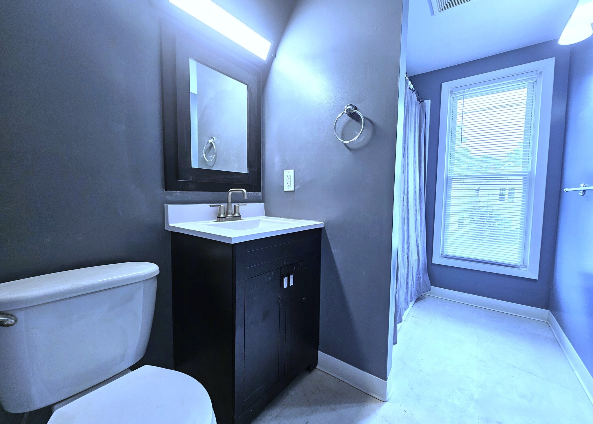 Upper Level- Bathroom - 169 East Ave N