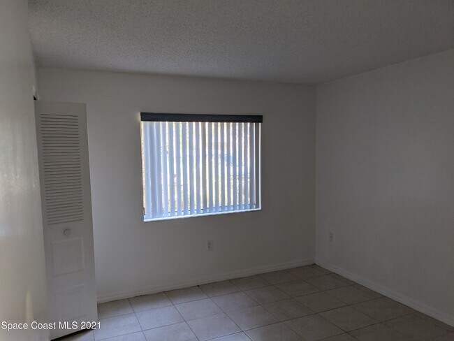Building Photo - 323 Olmstead Dr