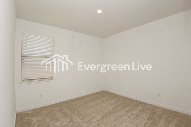 Building Photo - 1212 Dragon Wy