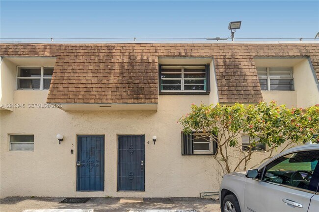 Building Photo - 15385 S Dixie Hwy