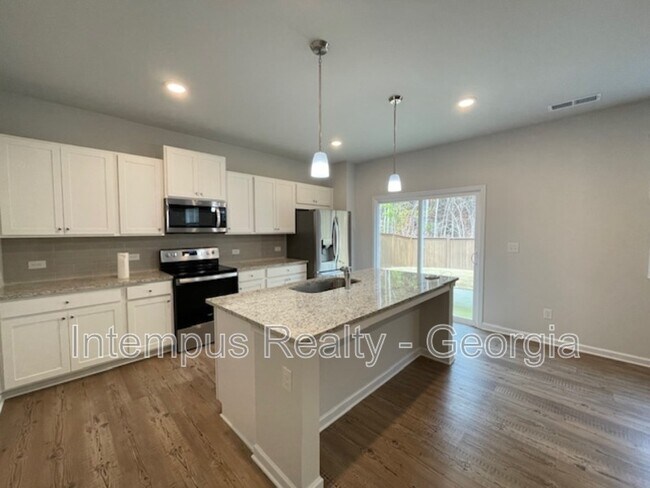 Building Photo - 693 Summerwood Ln